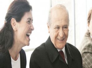 AK Saray sorusuna 'Kara Çadır' cevabı