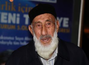 'Davutoğlu elimi öptü çok duygulandım'