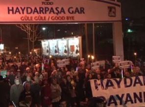 Haydarpaşa'ya meşalelerle yürüdüler