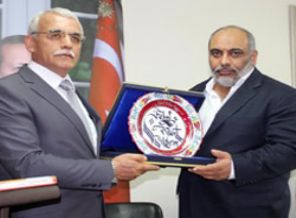 İHH Başkanı Bülent Yıldırım'a teşekkür plaketi