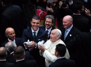 Sarıgül Papa'yla güvercin uçurdu