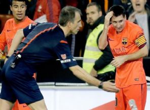 Messi'ye şişe attı, şimdi aranıyor!