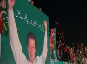 Pakistan’da hükümet karşıtı gösteriler büyüyor