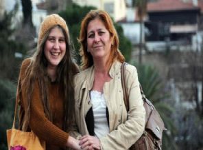 Annesi ve kız kardeşi gözaltında