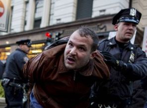 Ferguson protestolarında bir Türk gözaltında