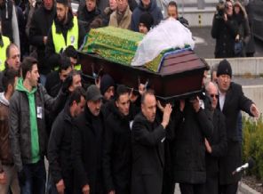 Alman basını Tuğçe'yi kahraman diye uğurladı