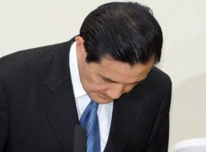 Cumhurbaşkanı özür dileyerek istifa etti