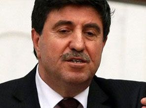 Tan görevden alınan rektörü TBMM'ye taşıdı