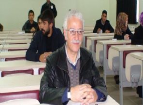 AK Parti'li vekil Cem Zorlu, AÖF sınavına girdi