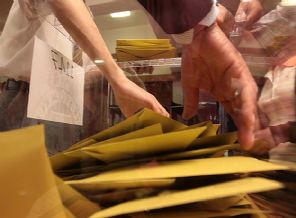 Yurtdışında randevuyla oy kullanma sistemi kaldırıldı