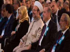 Erdoğan: Din adamı maskesi takan şarlatanlar...