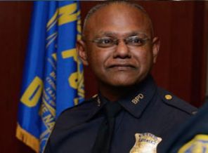 İlk defa bir Müslüman polis şefi oldu