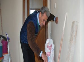 Savaştan kaçan Fransızca öğretmeni amelelik yapıyor