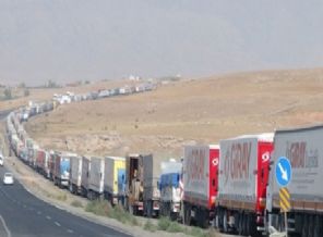 Sınırda bekleyen TIR'lara geçiş izni verildi!