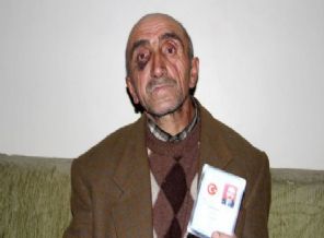 Bedelli parasını vermeyen babasını dövdü