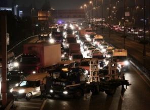 Haliç Köprüsü'nde 40 araç yolda kaldı