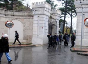 İstanbul Üniversitesi'nde 18 gözaltı