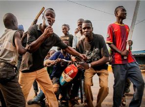 Kenya'daki çeteleri kim eğitti?