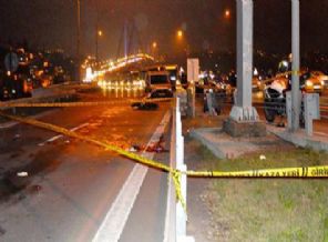 Motosikletli polis kazada öldü