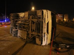 Denizli'de işçileri taşıyan midibüs kaza yaptı