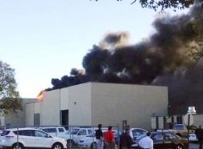 Fransa'da uçak binaya çarptı