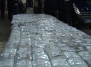 Sınırda 1 ton uyuşturucu ele geçirildi