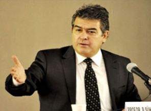 Süheyl Batum CHP'den ihraç edildi