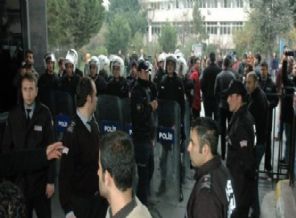 Üniversitede kavga, çok sayıda gözaltı var