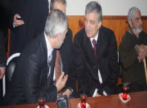 Abdullah Gül'e vatandaşlardan sevgi gösterisi