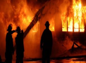 Mültecilerin kalacağı binalar kundaklandı