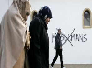 Ayrımcılığa maruz kalıyoruz