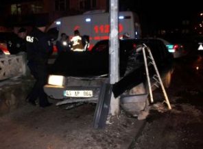 Demir parçası sürücünün kafasına saplandı