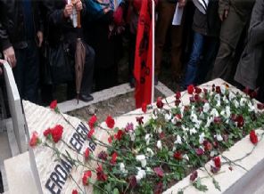 Erdal Eren mezarı başında anıldı