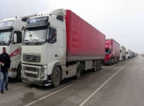 İran sınırında TIR kuyruğu