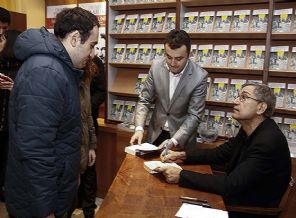 Pamuk'un imza gününe yoğun ilgi