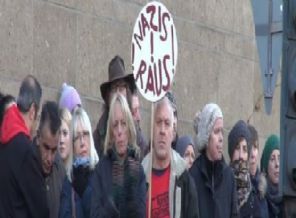 Binlerce Alman ırkçılığı protesto etti