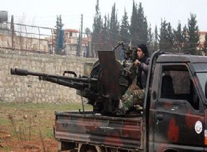 Kuşatma altındaki Halep Esed güçlerine direniyor