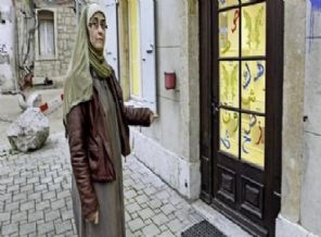 Müslüman okuluna domuz kulağı