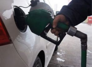 Benzinde bir indirim daha!