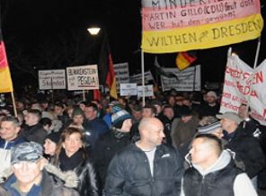 Yabancı ve İslam karşıtlarına büyük tepki