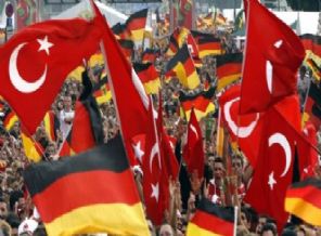 Almanya'da 3 Türk'e gözaltı!