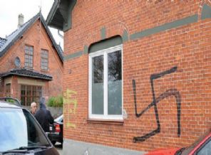 Almanya'da camiye saldırı