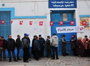 Tunus'ta halk ikinci tur için sandık başında