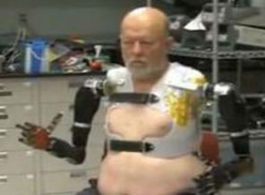 Zihinle hareket eden protez kol