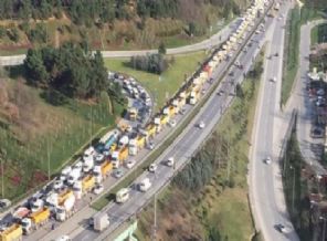 İstanbul TEM'de kamyoncu eylemi