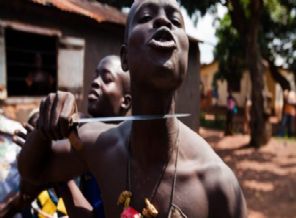 Müslüman olanlar açlık ve katliam kıskacında