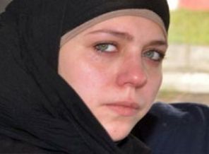 Suriyeli kızı hüngür hüngür ağlattılar!