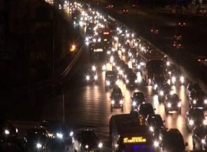 Yolcular D-100 karayolunu kapattı