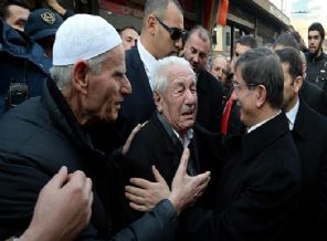 Başbakan Davutoğlu taşları yerine koydu