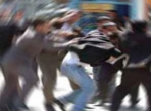 İmamla müezzin tekme tokat girişti!